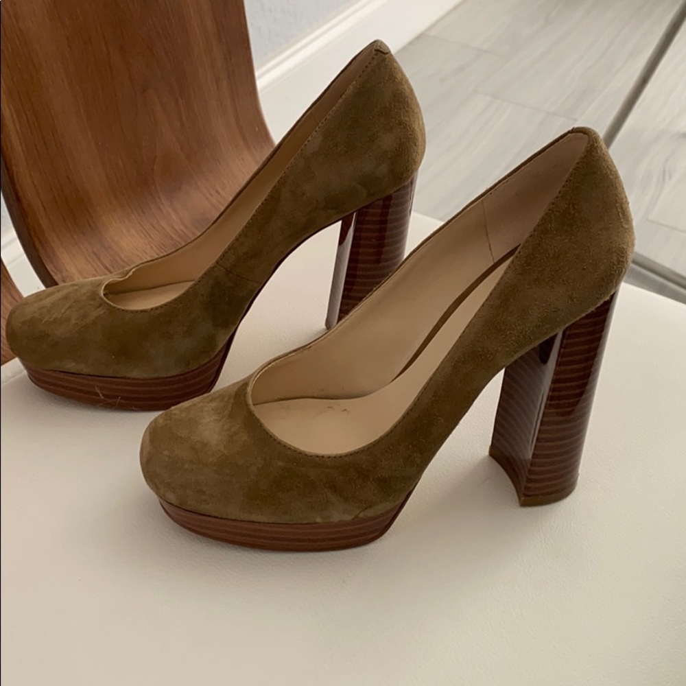 Woman shoes great condition (suede )